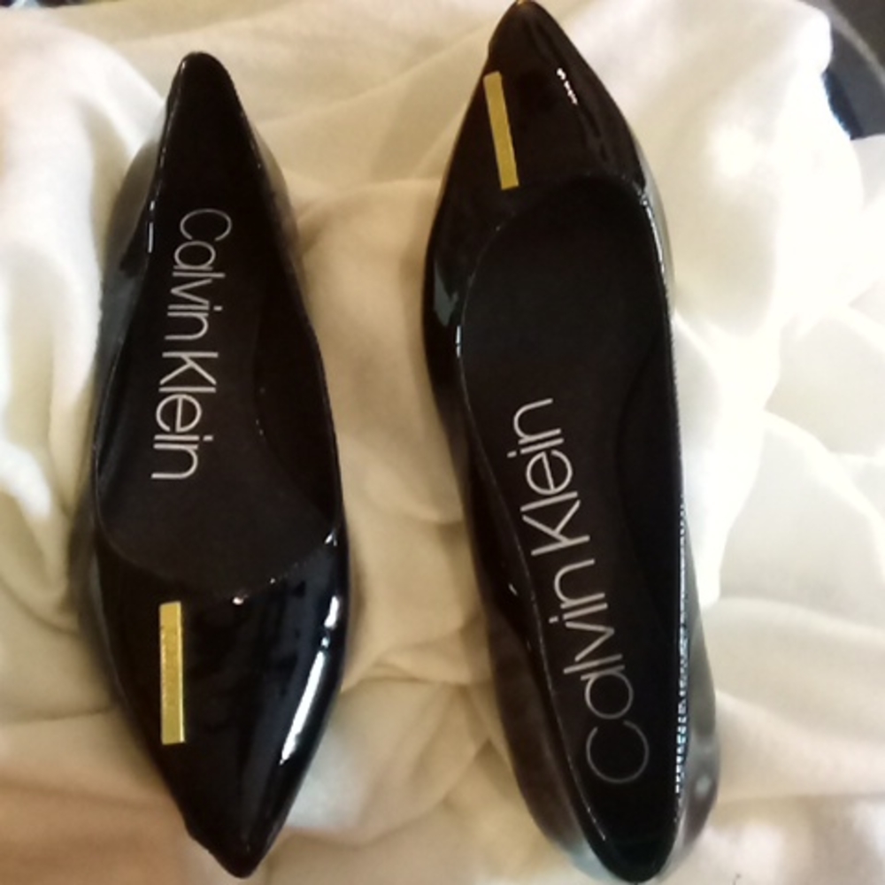 Calvin Klein Black point toe flats